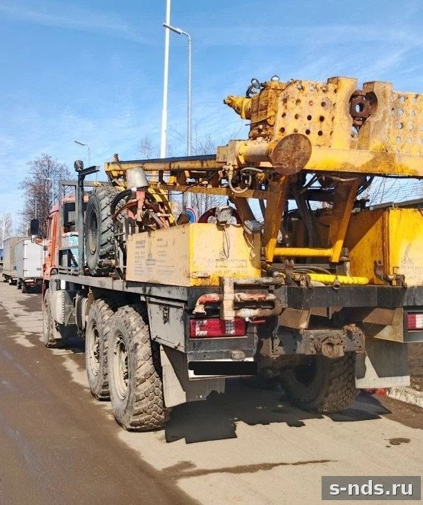 Буровая установка УРБ-2А2 на шасси КАМАЗ-43118 с компрессорным агрегатом, буровым насосом, гидравлической лебедкой и установкой для статического зондирования.