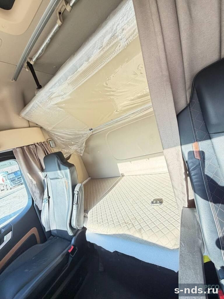 Тягач 4х2 SHACMAN SX4188YY381
