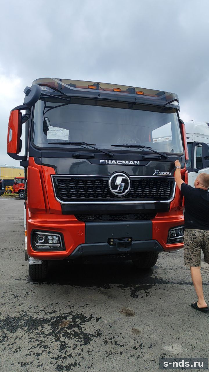 Самосвал SHACMAN 8x4