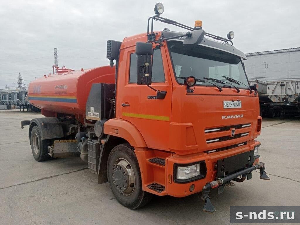 Комбинированная дорожная машина 7.8 м3 КО-806 на шасси 4х2 КАМАЗ