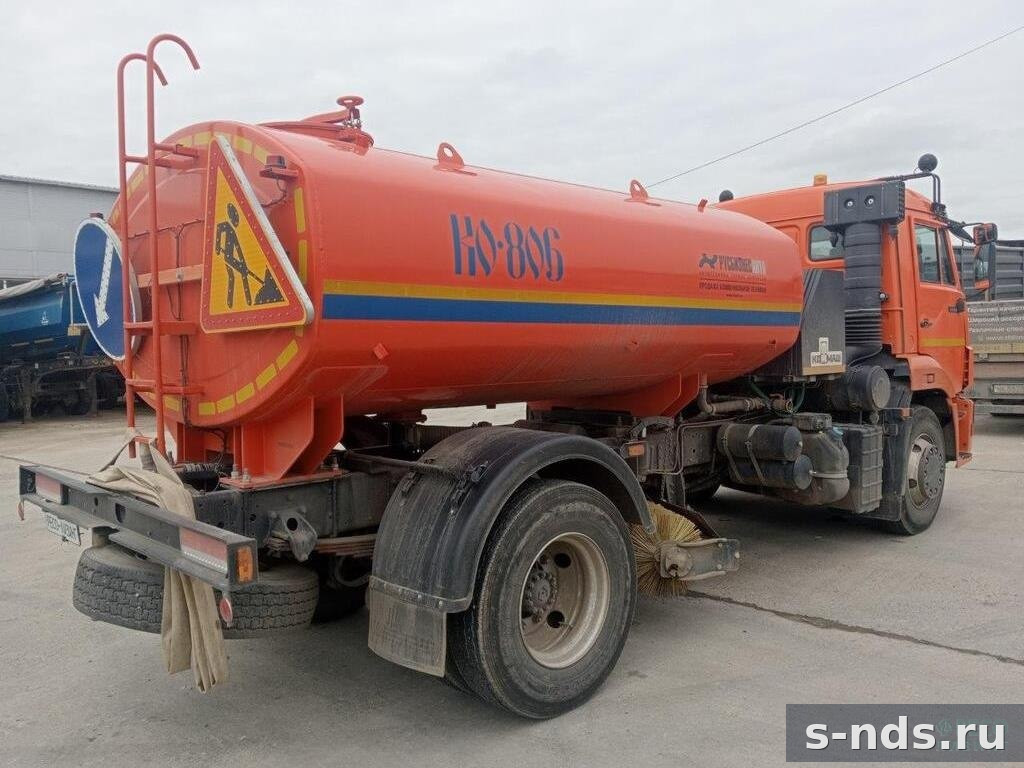 Комбинированная дорожная машина 7.8 м3 КО-806 на шасси 4х2 КАМАЗ