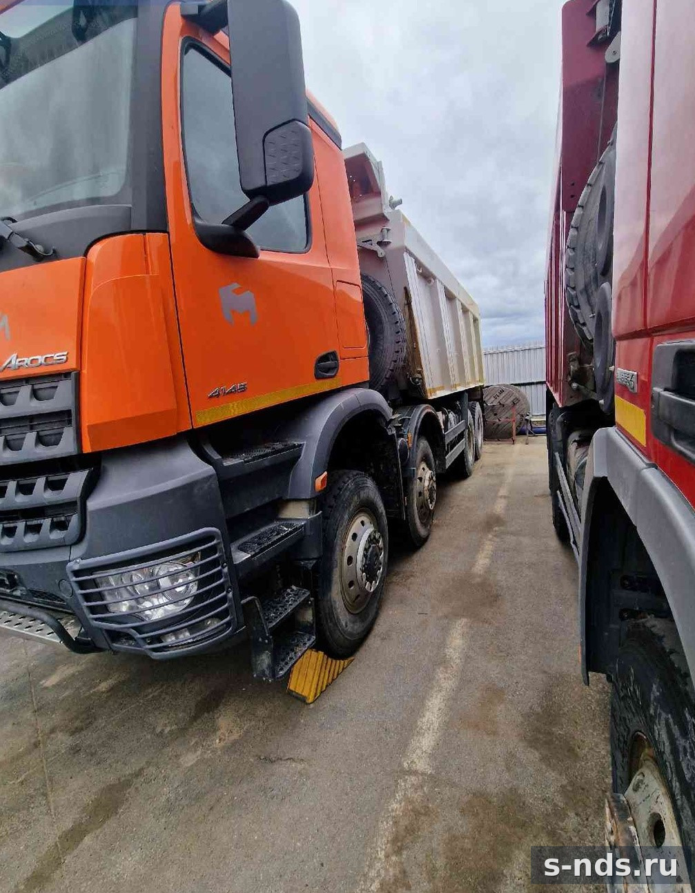 Самосвал Mercedes-Benz Arocs 4145 AK