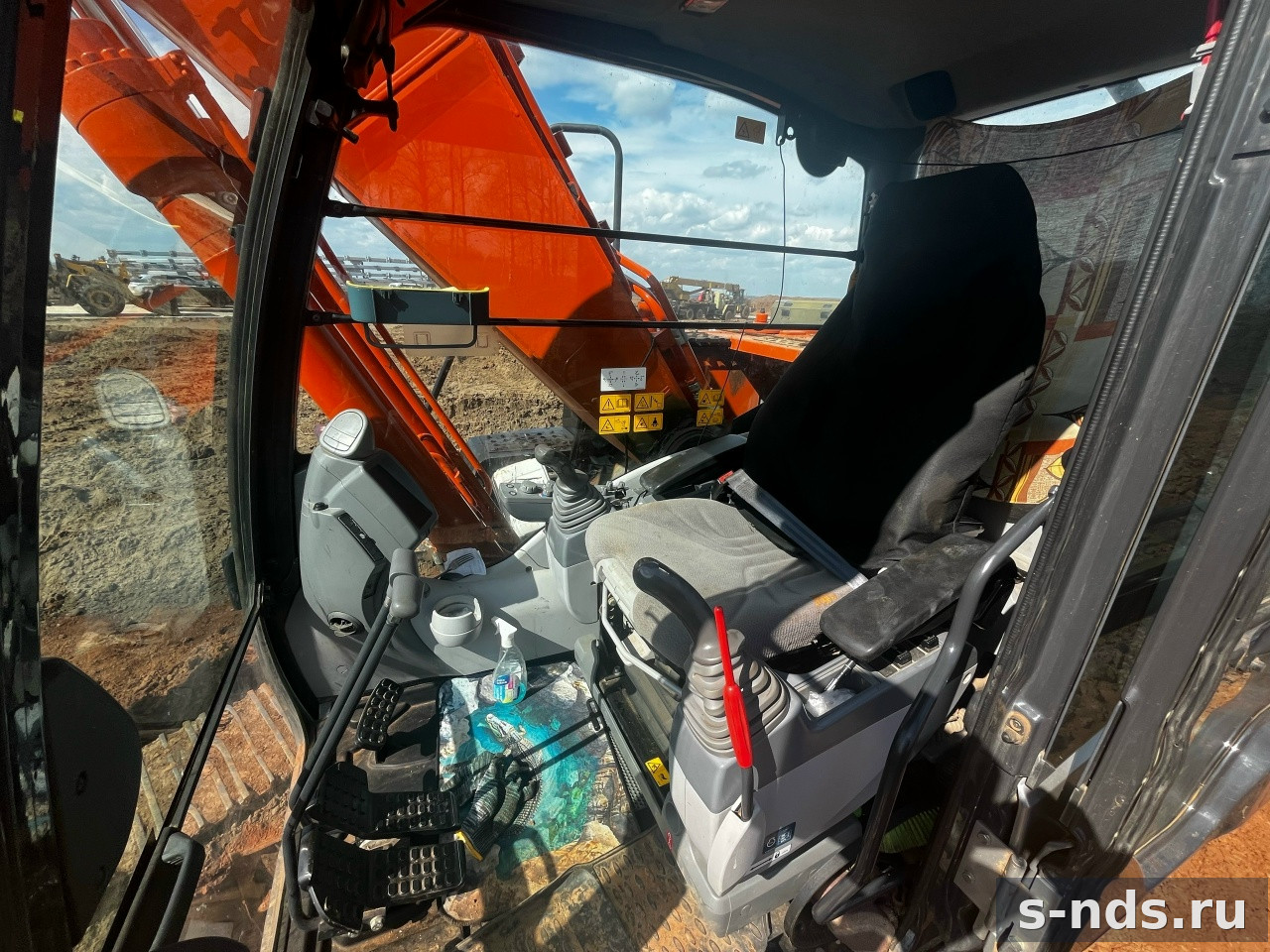 Экскаватор HITACHI ZX210LCN-5А