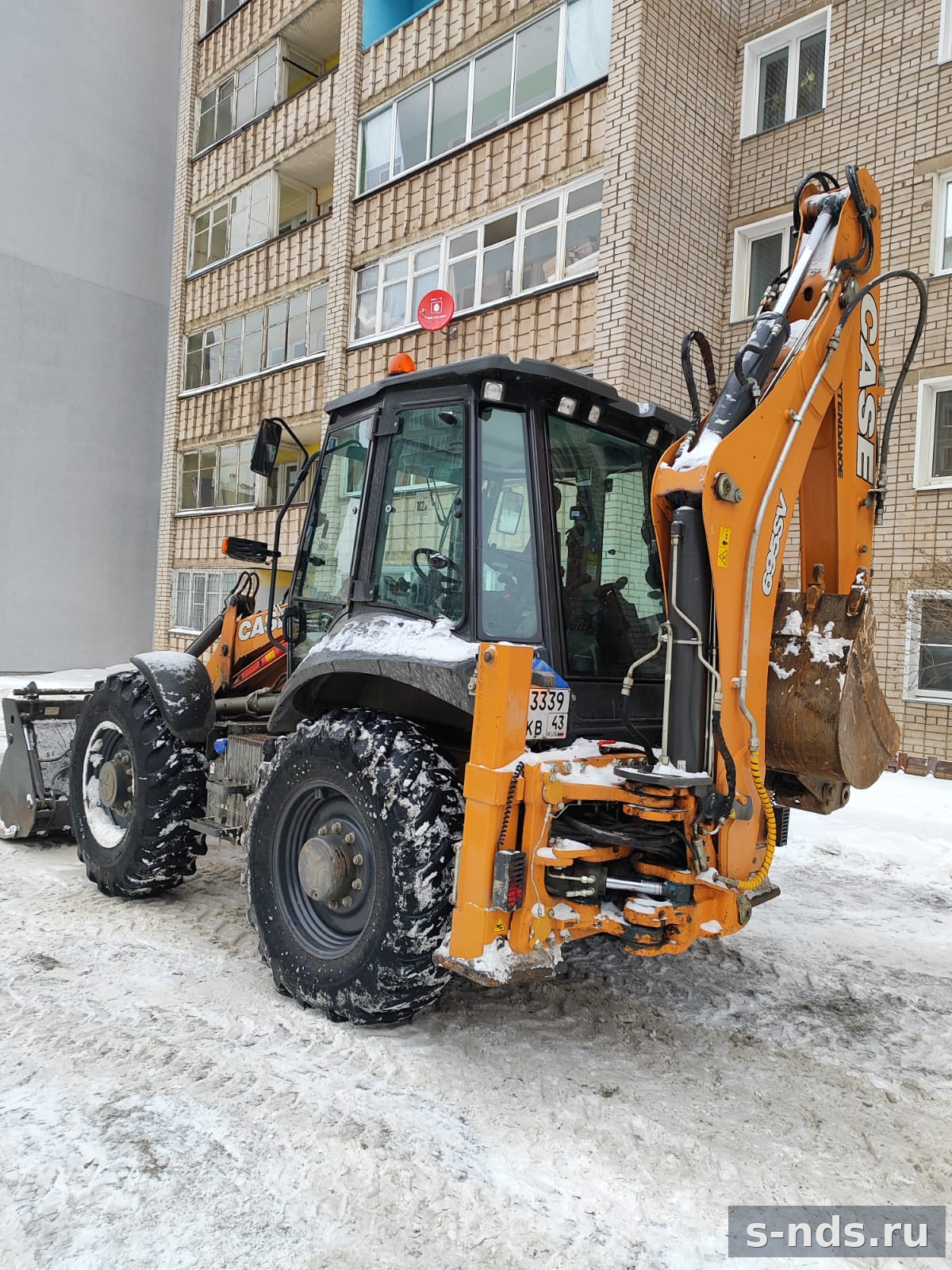 Экскаватор-погрузчик CASE 695SV