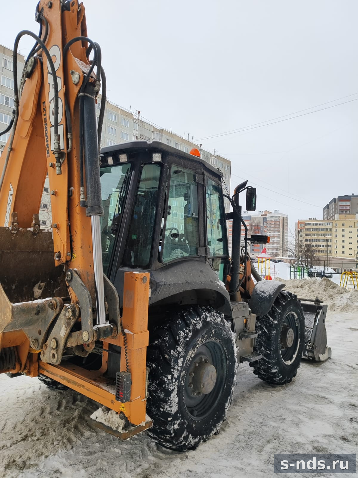 Экскаватор-погрузчик CASE 695SV
