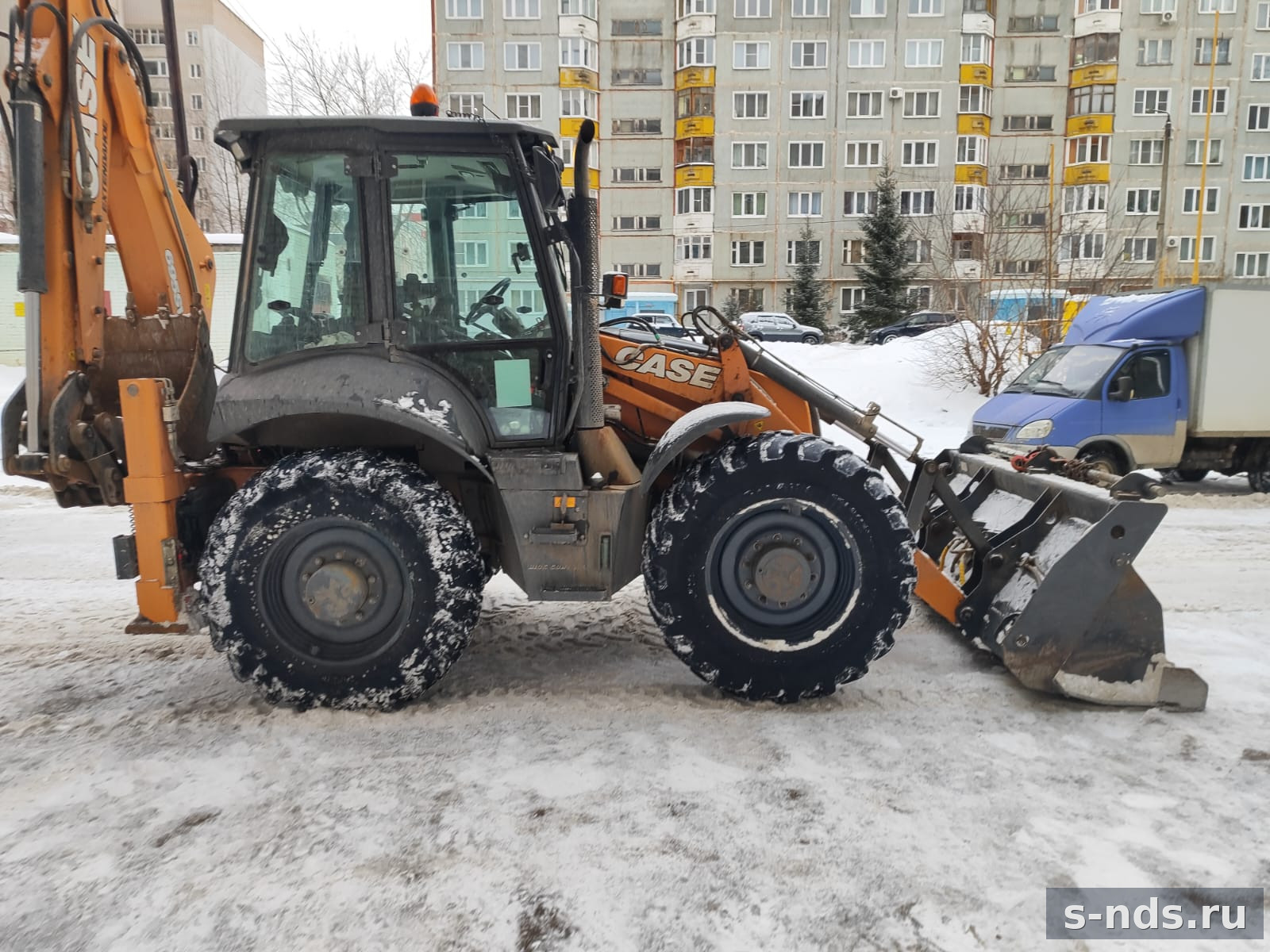 Экскаватор-погрузчик CASE 695SV