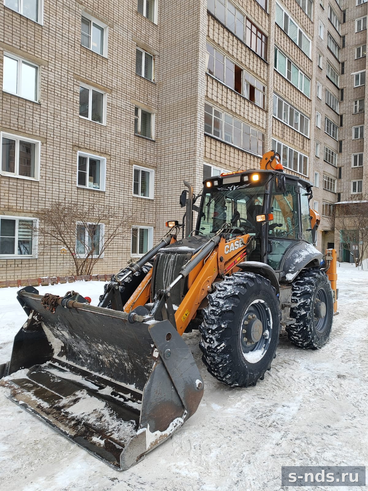 Экскаватор-погрузчик CASE 695SV