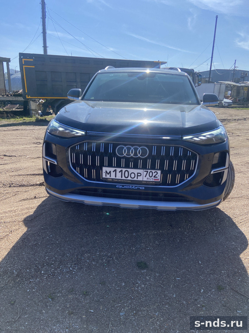 Автомобиль Audi Q6