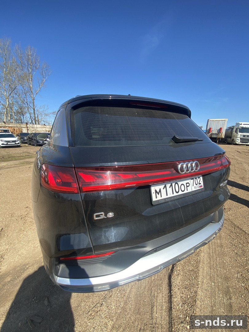Автомобиль Audi Q6