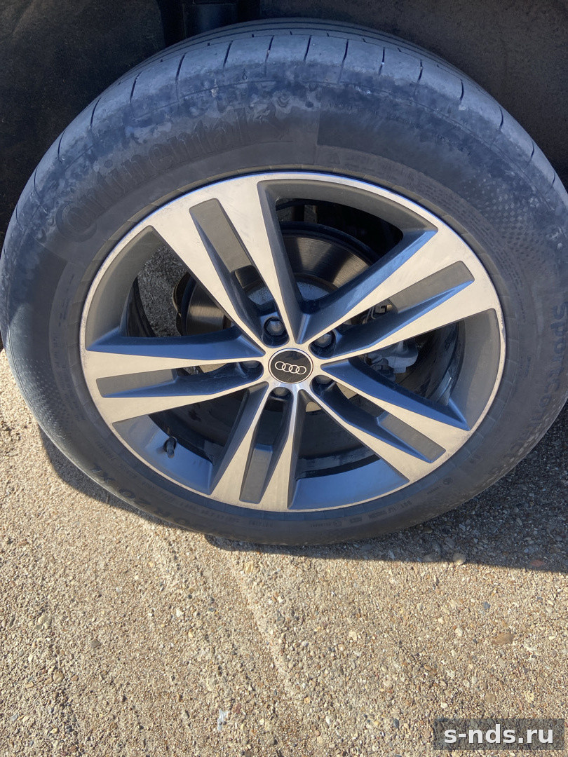 Автомобиль Audi Q6