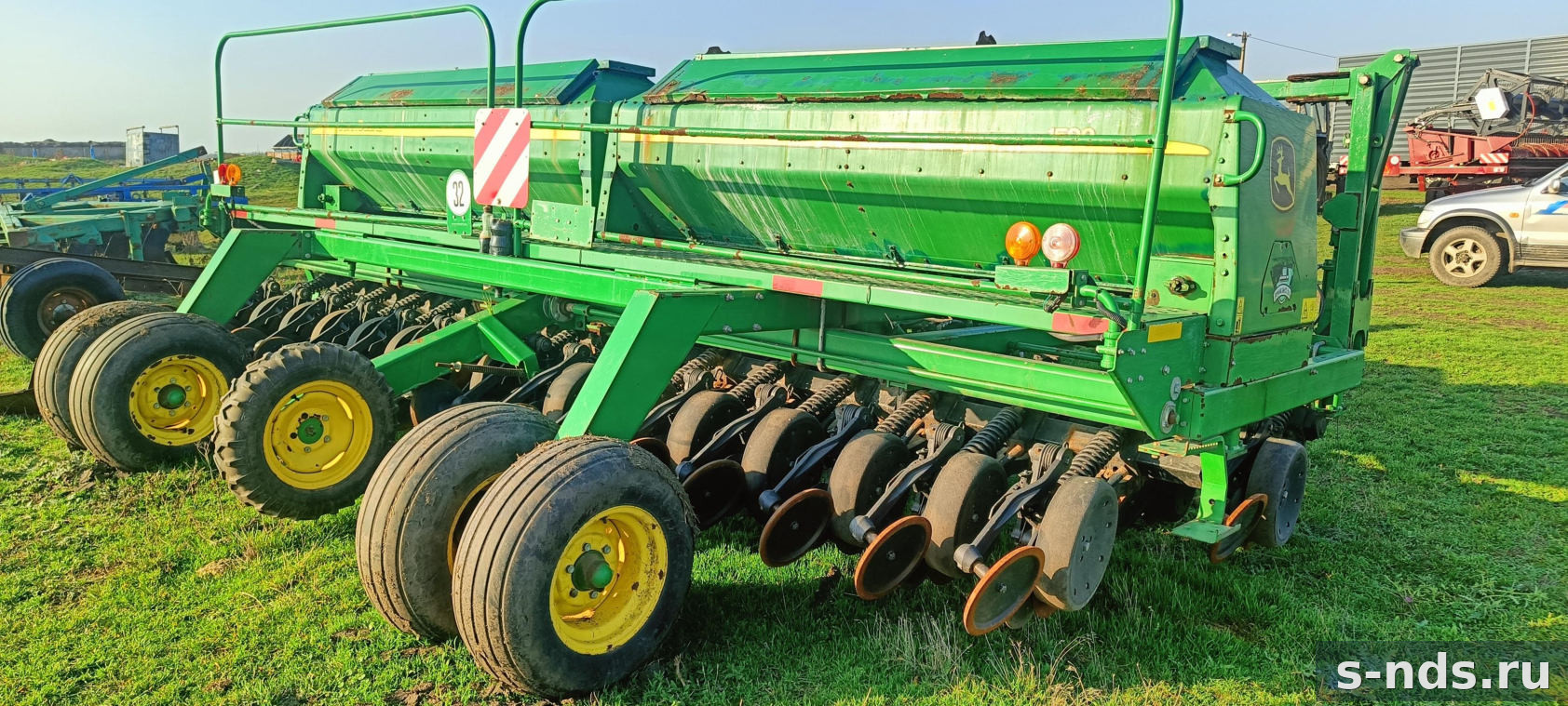Сеялка John Deere 1590