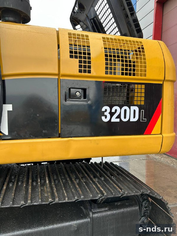 Гусеничный экскаватор CAT 320DL