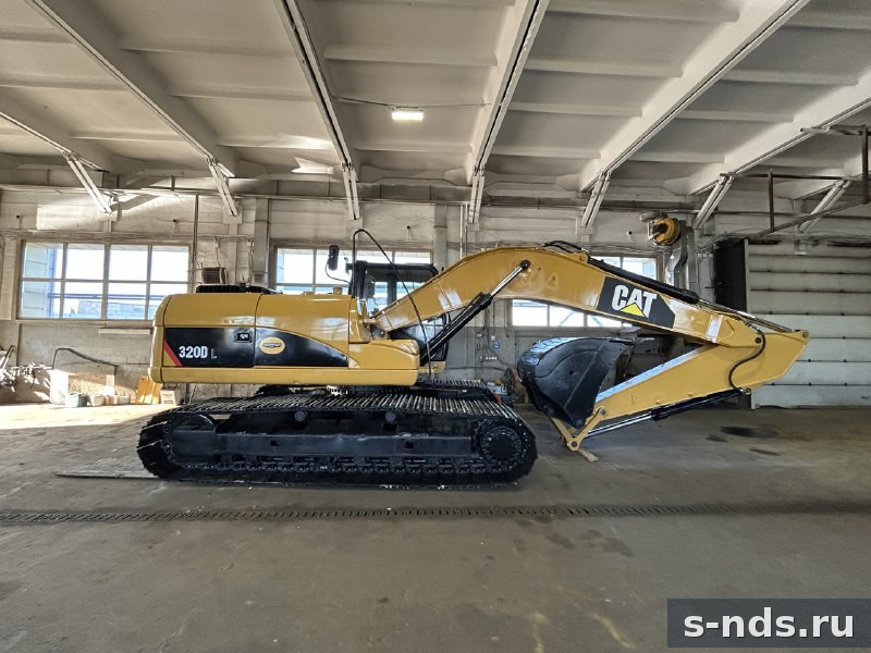 Гусеничный экскаватор CAT 320DL