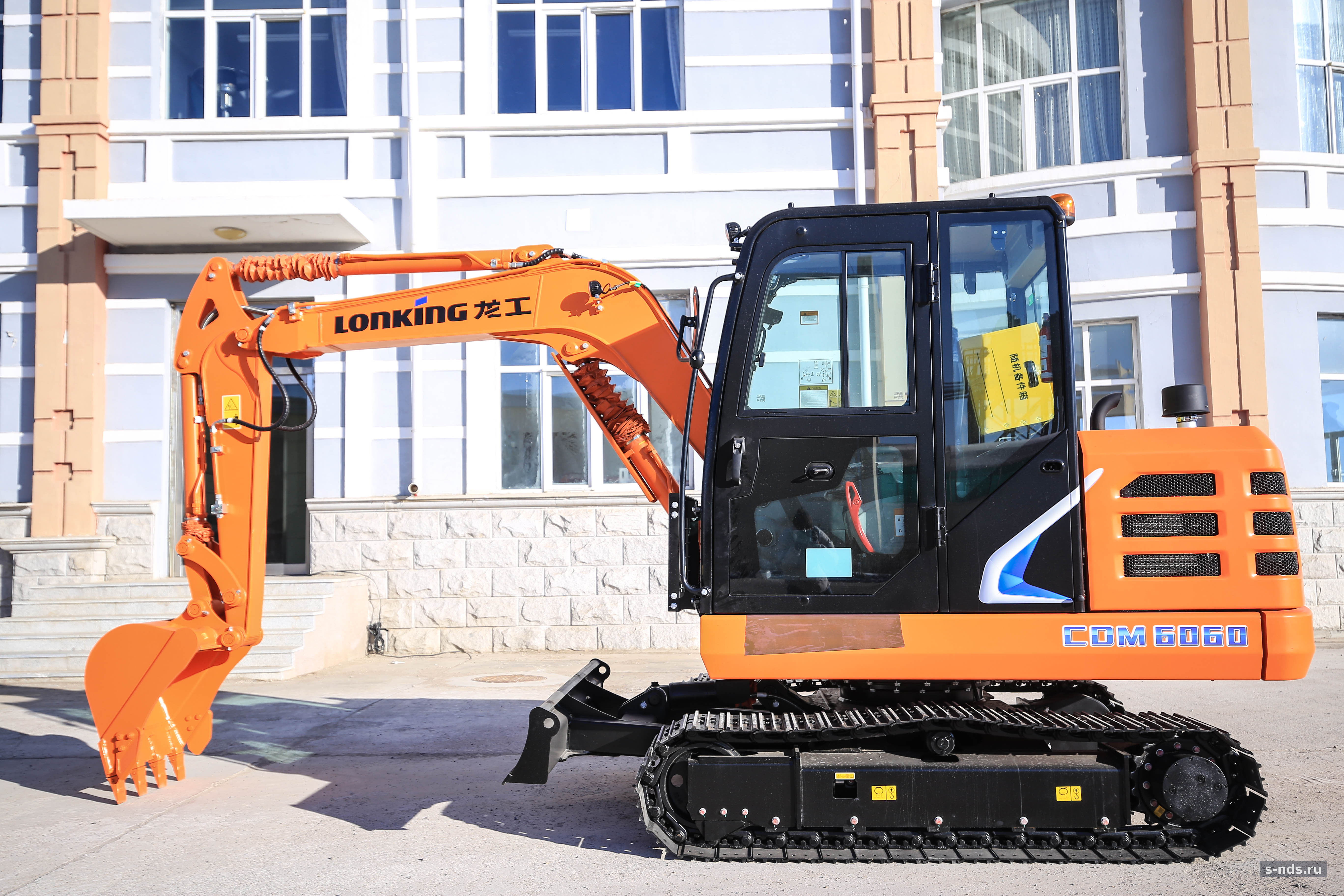 Мини-экскаватор Lonking CDM6060