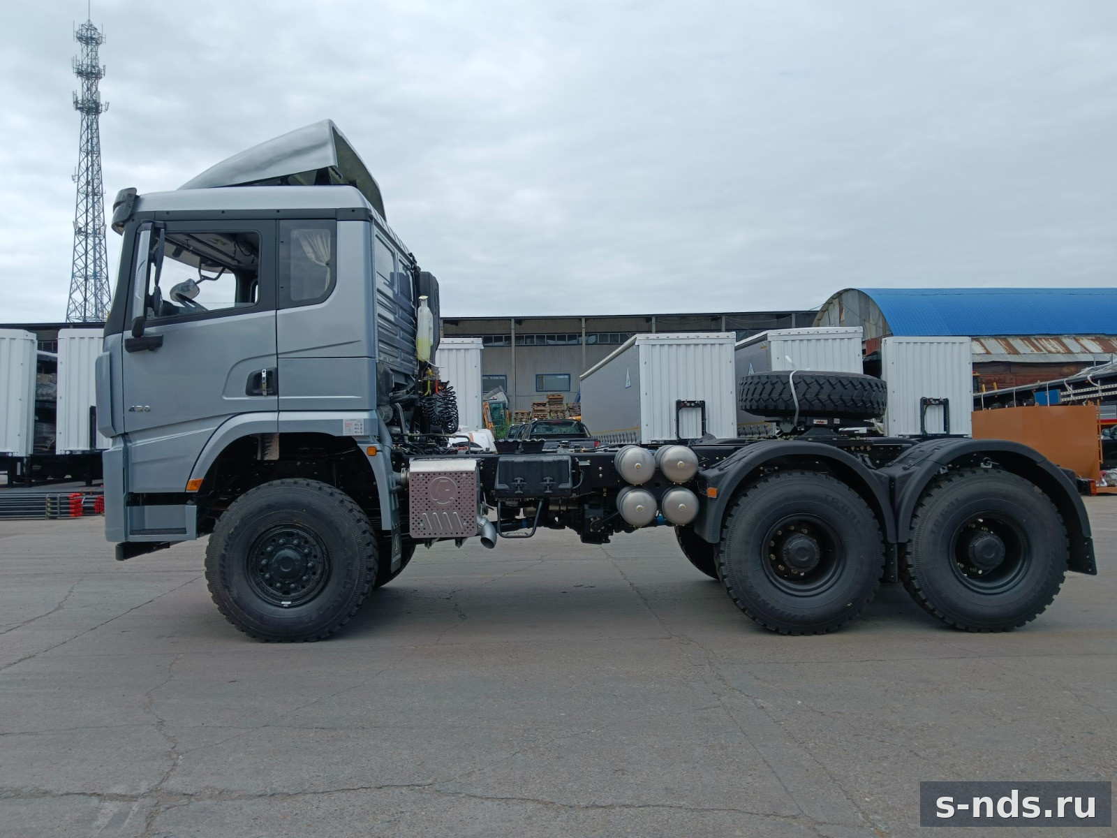 Седельный тягач Shacman 6x6 "SX42586V385  (X5000)  1 скат"